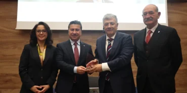 muglada-cumhuriyet-ve-demokrasi-uzerine-anlamli-bulusma-C77wMXD2.webp