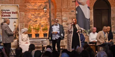 orhan-velinin-siir-dolu-hayati-bursa-osmangazide-sahnelendi-OwVjPWaE.webp