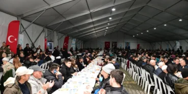balikesir-buyuksehir-ilk-iftarini-vatandaslariyla-gerceklestirdi-AtAmAx5g.webp
