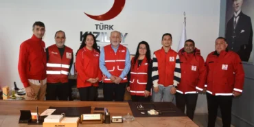 bornova-kizilaydan-ramazanda-binlerce-kisiye-iftar-VEkMtsWK.webp
