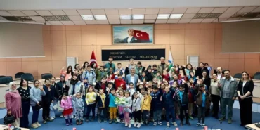 denizlide-cocuklarin-yuzu-buyuksehir-ile-guluyor-maKmNiIx.webp