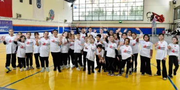 fabrika-voleybol-ankarali-cocuklari-fileyle-tanistirdi-u5kkn8T6.webp