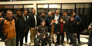 gazzeli-aileler-ayni-sofrada-bir-araya-geldi-TEiHS5Kc.webp