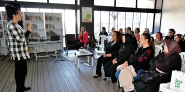 izmir-bornovada-kadinlar-hem-uretiyor-hem-bilincleniyor-Cr6Jdz7Y.webp