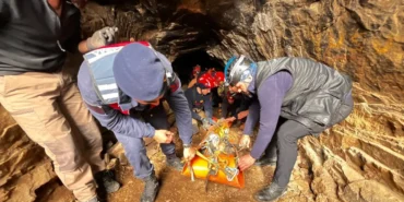 izmir-selcukta-magarada-9-saatlik-kurtarma-seferberligi-zOyFLyBh.webp