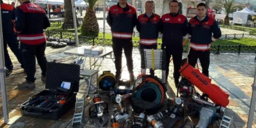 izmirde-deprem-anmasi-arama-kurtarma-ekipmanlari-sergilendi-Rspi8uUF.webp