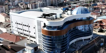 kocaelide-derince-belediyesi-yeni-hizmet-binasi-tamamlaniyor-dfDA39Bp.webp
