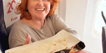 mangal-lahmacuna-ucak-yolcularindan-buyuk-ilgi-C7mY4EFq.webp