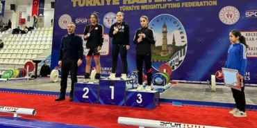 nevsehirli-halterci-hatice-kizmaz-tarihe-gecti-nEfeUgRg.webp
