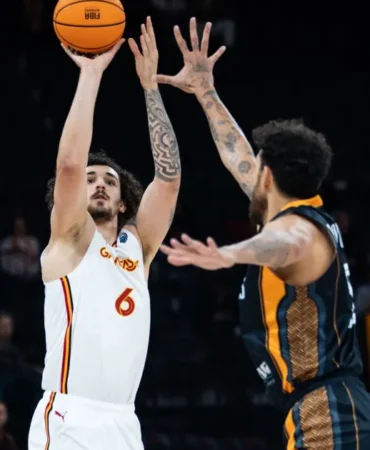 tofas-milli-basketbolcu-sadik-emir-kabacayi-kadrosuna-katti-Sfickky8.webp