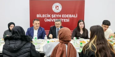 vali-sozer-ogrencilerle-ayni-sofrada-bulustu-fdx3FHxg.webp
