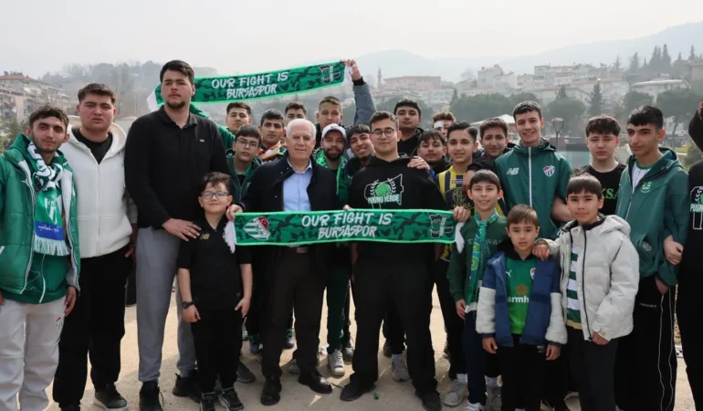 baskan-bozbey-bursaspor-taraftarlariyla-sampiyonluk-heyecanini-paylasti-XZHeDPtv.webp