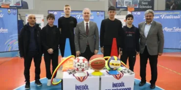 bursa-inegolde-80-okula-700-bin-tllik-spor-malzemesi-destegi-l1rrrUiN.webp