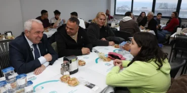 bursa-niluferde-baskan-ozdemir-vatandaslarla-iftarda-bulustu-aeWuADyj.webp