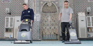 bursa-osmangazide-camilerde-bayram-temizligi-3MH4QOep.webp