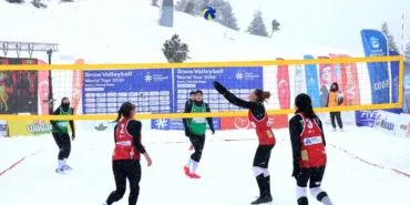 bursa-osmangaziden-uludagda-nefes-kesen-kar-voleybolu-soleni-aMKfpCfb.webp