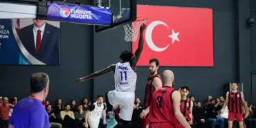 cayirova-potada-son-saniye-basketiyle-liderligi-aldi-8Uyyl7mU.webp