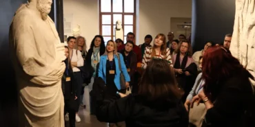 izmirde-ogretmen-akademileri-yeni-donemde-devam-ediyor-ILtKcjas.webp