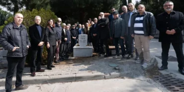 izmirli-usta-gazeteci-mezari-basinda-anildi-i5rcKi2O.webp