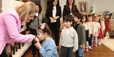 izmitli-miniklerden-fatma-baskana-bayram-surprizi-aMImEGPW.webp
