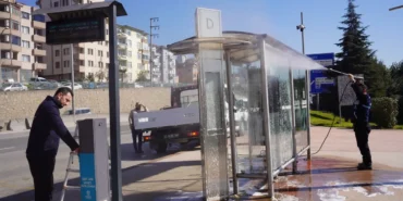 kocaelide-4-bin-303-durak-hijyenik-hale-getiriliyor-nIpIaRtR.webp