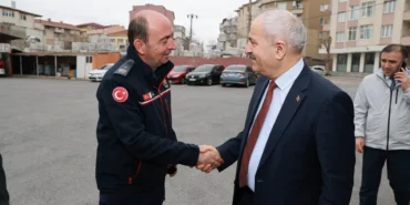 kocaeligebzede-bayram-oncesi-kamu-personeline-ziyaret-zWwTfNdC.webp