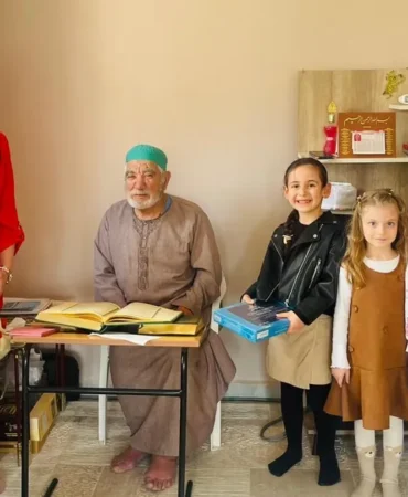 mardin-yesillide-ogrencilerden-emekli-ogretmene-vefa-8UsMEuk8.webp