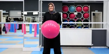anne-sehir-merkezinde-hayati-degisti-96-kilodan-70-kiloya-W9BEP29a.webp
