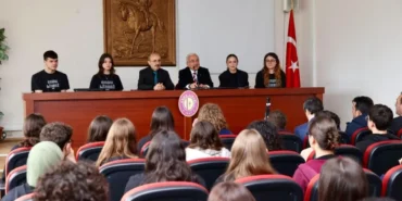 baskan-guler-ordu-lisesinde-genclerle-bulustu-CR6v3anu.webp