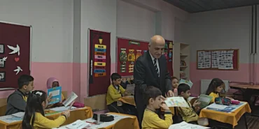 bursa-gemlikte-kaymakam-canbaba-ogrencilerle-bulustu-Ik7U9OZ4.webp