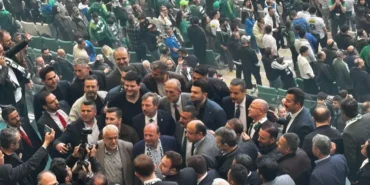 bursasporun-sampiyonluk-coskusu-omuz-omuza-izlendi-gGLEm2IX.webp