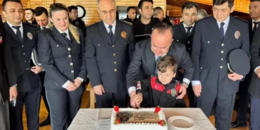 hopa-kaymakami-arslanturk-polisleri-kabul-etti-5zlkIUlI.webp