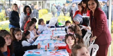 izmir-karabaglarda-cocuk-senligi-ilceyi-sardi-2XDaRqMI.webp