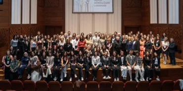 izmirin-gonullu-saglikcilari-sahaya-iniyor-FBdru8kV.webp