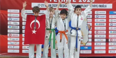 kagitspor-turkiyede-sporun-yuz-aki-oldu-Jae7jRp6.webp