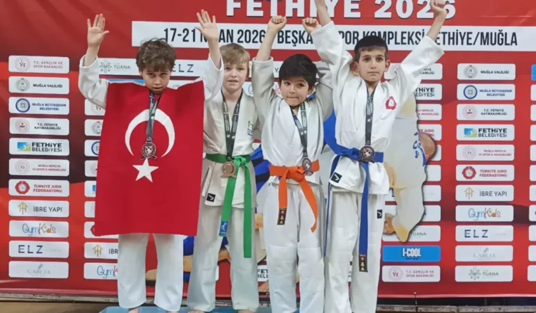 kagitspor-turkiyede-sporun-yuz-aki-oldu-Jae7jRp6.webp