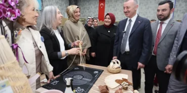 ko-mek-kursiyerlerinden-ilham-veren-hik-yeler-lUeC97TU.webp