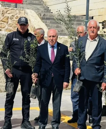 mardin-yesillide-tarihi-rekor-102-bin-meyveli-fidan-dagitildi-V6nBvVFa.webp