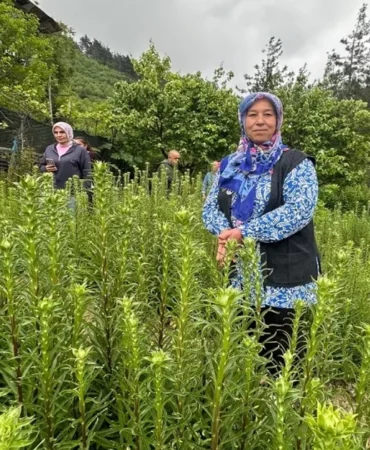 adanada-ak-zambakla-kadin-uretimi-ve-istihdama-katki-znff2F6p.webp