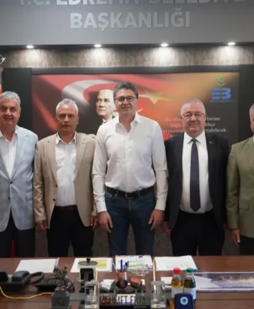 balikesir-edremit-belediyesinde-bayramlasma-coskusu-k57rVzUc.webp