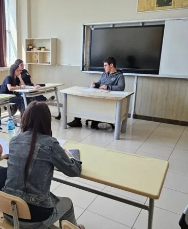 bursa-mudanyada-liselilerin-munazara-heyecani-FNmhZqmt.webp
