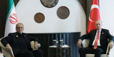 cumhurbaskani-erdogan-iranli-mevkidasiyla-gorustu-BeCZM8wf.webp