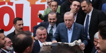 cumhurbaskani-erdogan-kocaelispor-muzesi-icin-forma-imzaladi-2eu1GtNy.webp