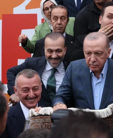 cumhurbaskani-erdogan-kocaelispor-muzesi-icin-forma-imzaladi-2eu1GtNy.webp