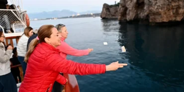 dilekler-akdenizin-mavi-sularina-birakildi-FUNWrpCF.webp