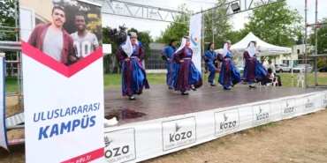 gtude-engelsiz-festivali-renkli-goruntulere-sahne-oldu-BVPYMVlR.webp