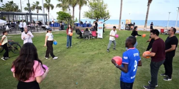 hello-mersin-sahilde-dil-pratigiyle-bulustu-EjXcM7kz.webp