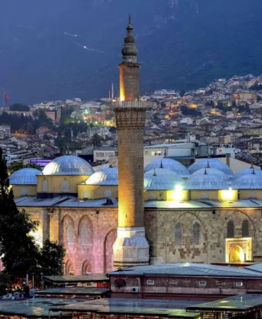iste-illere-gore-bayram-namazi-saatleri-8Zh5rqWO.webp