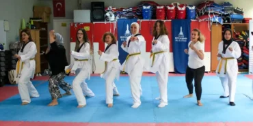 kadinlar-siddete-karsi-kusak-giydi-gpL5FfBT.webp