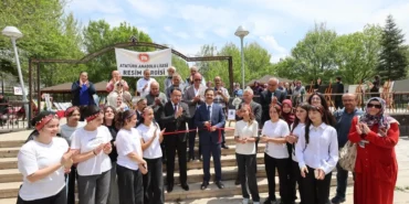 kayseri-buyuksehir-huzurevinde-iki-kusak-sanatla-bulustu-zcJ7qAAk.webp